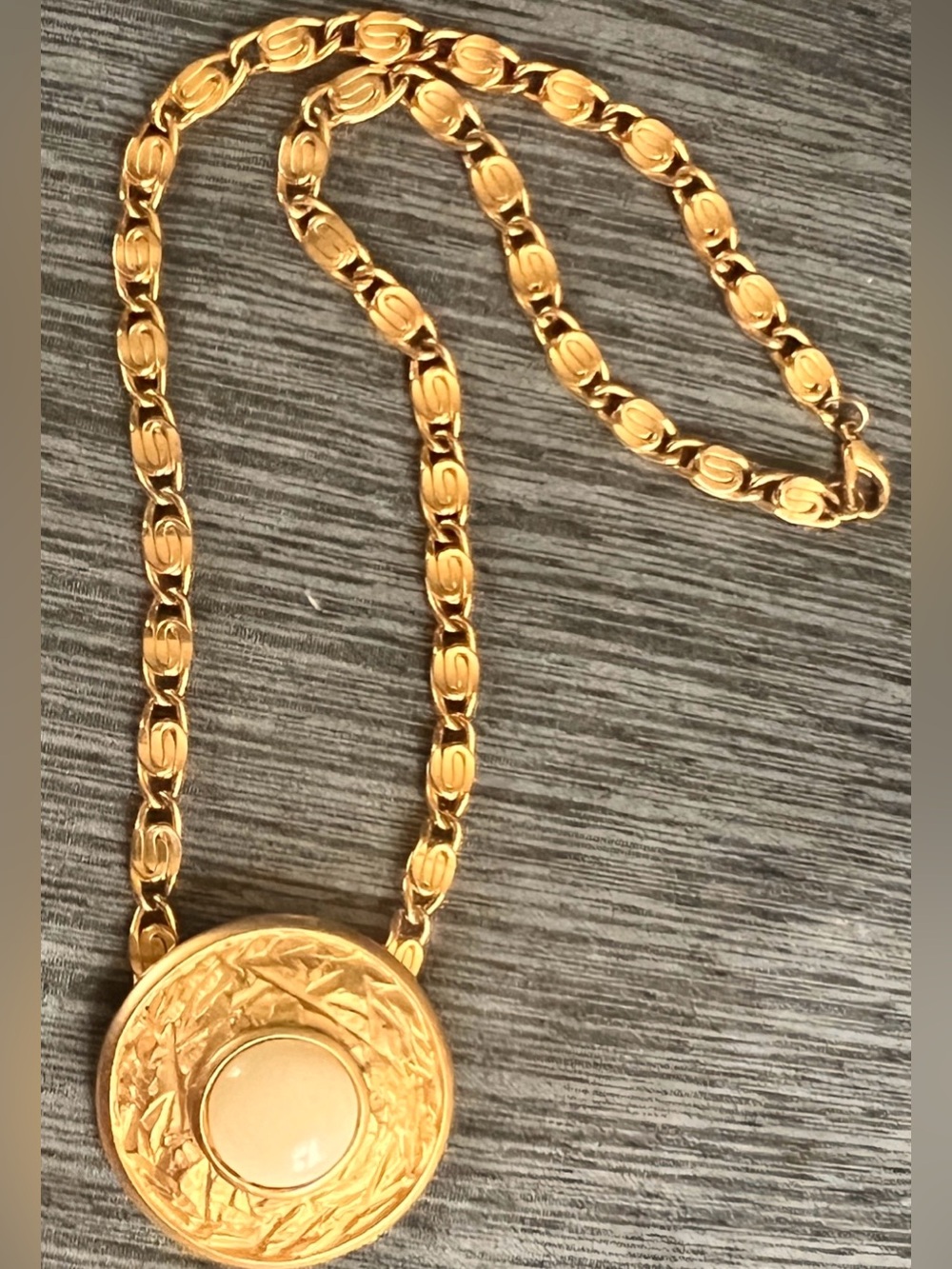 Vintage Milano Heavy Gold Medallion 2.5" Pendant 24" Snail Chain Necklace 113g